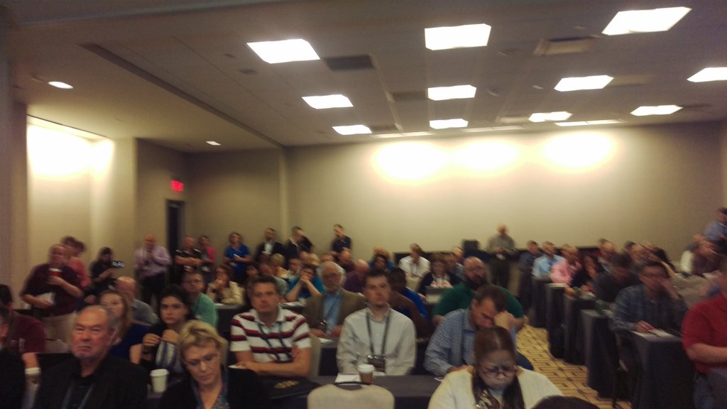 dagfinnkrog's tweet photo. Standing room only for @nellieserifovski #smfusion15 https://t.co/eJMSXQuyCj