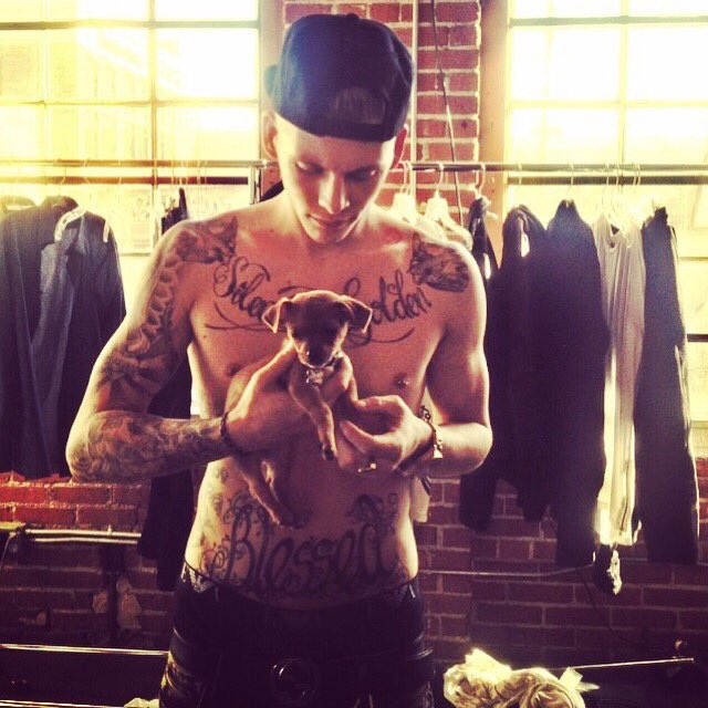 Rixton101's tweet photo. Happyyyyyyy #MorganMonday ! https://t.co/Vsnxb4I84G