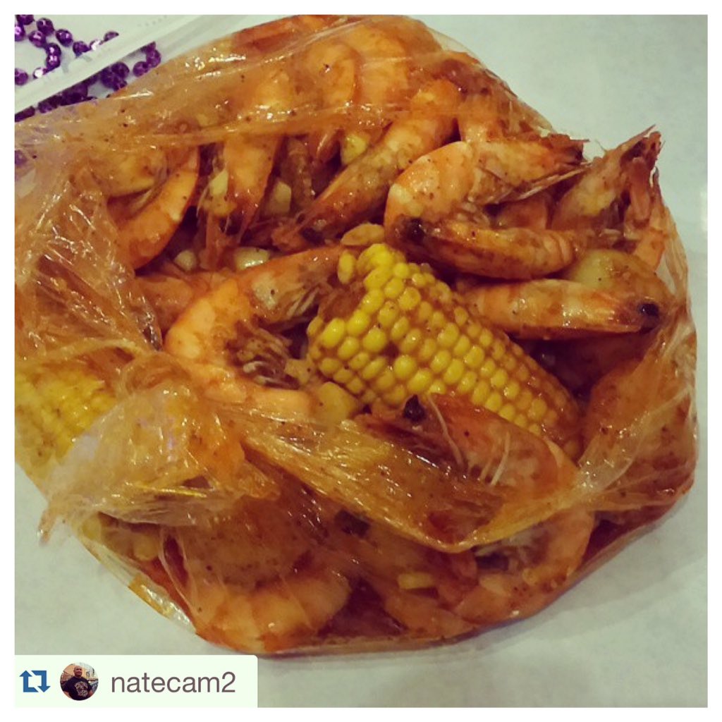 BoilerCrawfish's tweet photo. It's in the bag! #theboilershrimp #theboilercrawfish #shrimpinabag #dinnertonight #skokie
・・・
#Repost @NateCam2 https://t.co/6CkXcHukTK