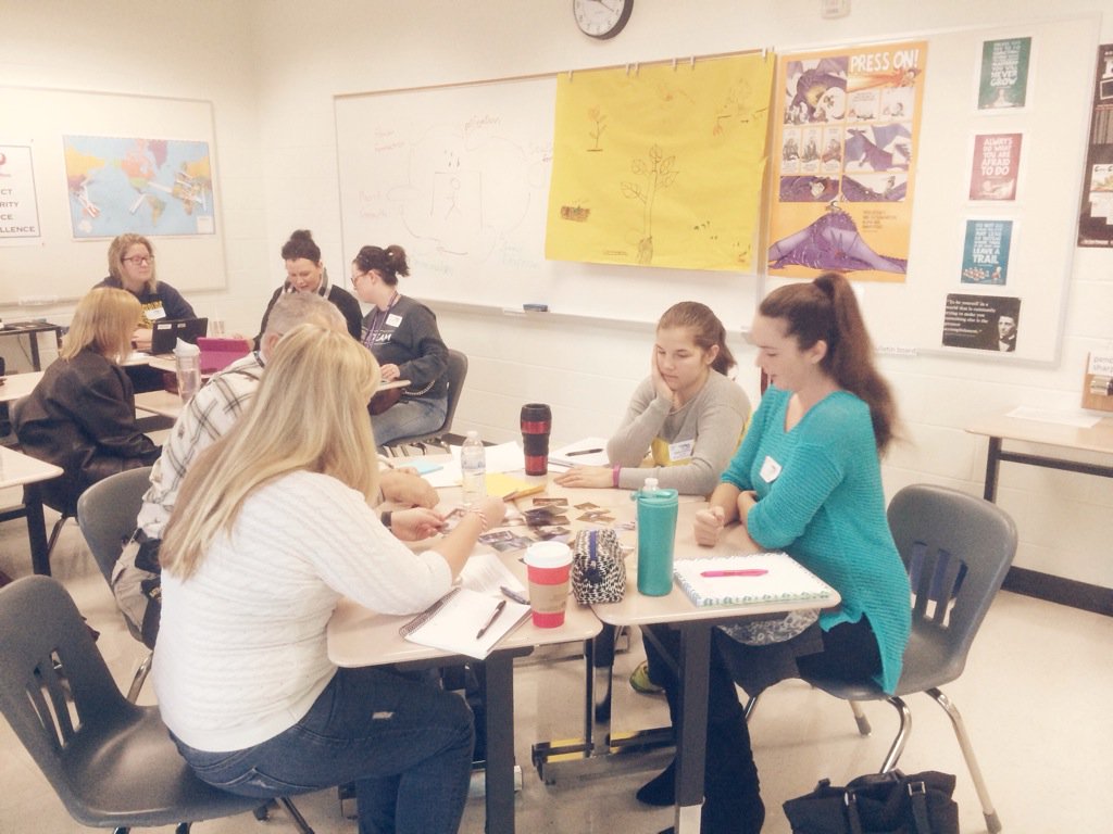 andirounsley's tweet photo. Creative minds working together to tell a story! #LoudounCreates #whatisthestory? https://t.co/kH0XdW8vjL