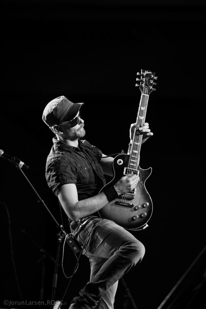 Live at Rock 15 <a href="/gibsonguitar/">Gibson</a> <a href="/ernieball/">Ernie Ball</a> <a href="/MarshallAmpsUK/">MarshallAmpsUK</a>