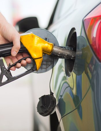 Rosneft26's tweet photo. Каждый 7 автовладелец заправляет свой автомобиль на АЗС "Роснефть" https://t.co/zxqZQAuzsu