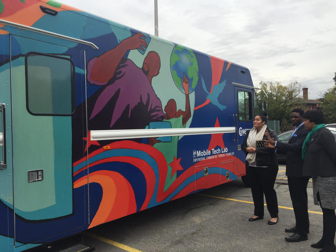 MayorBowser's tweet photo. Today we are officially re-launching the #dcMobileTechLab. Bringing tech to #all8wards #dcConnectHome https://t.co/JmJlly3RcS