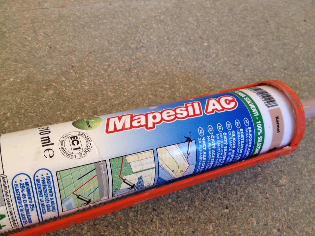 hickmanflooring's tweet photo. Choices of color today are #caramel #jasmine @MapeiUKLtd #MapesilAC @installersteve2 @Installerbyron @ourowndesigns https://t.co/7DTGRkvFJ0