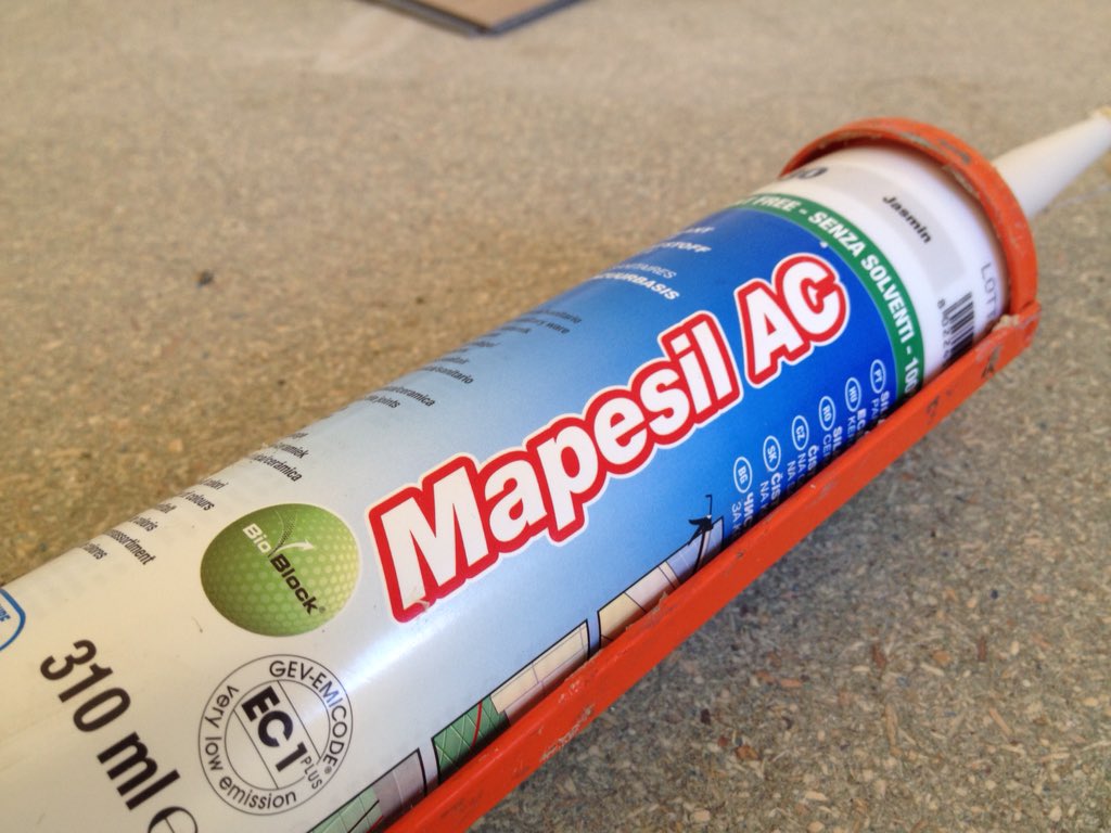 hickmanflooring's tweet photo. Choices of color today are #caramel #jasmine @MapeiUKLtd #MapesilAC @installersteve2 @Installerbyron @ourowndesigns https://t.co/7DTGRkvFJ0