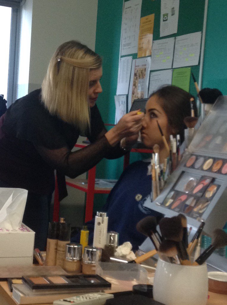 runway_rewind's tweet photo. Thanks you Deirdre from Hair&amp;Beauty Corner for coming in and giving us make up tips for #RunwayRewind !!!! 👗💋💄 https://t.co/vFSJy9Le9w