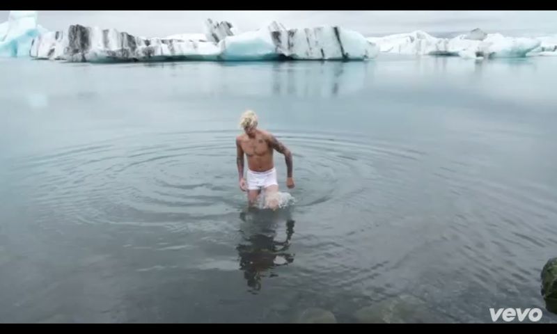 larabieliber's tweet photo. Ai que gelo e ele de cueca😥😱😱😱
#IllShowYou https://t.co/safYRklr0E