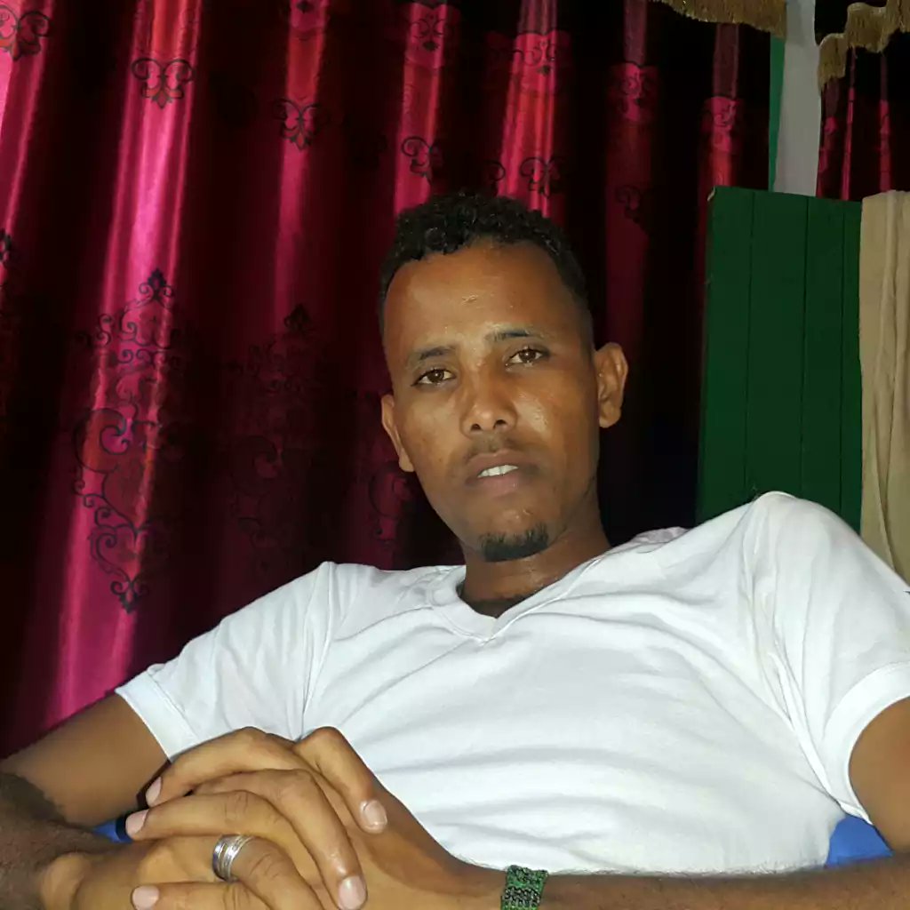 AlicarabCali's tweet photo. My name is ali arab from mogadisho somalia https://t.co/cFozomnZzN