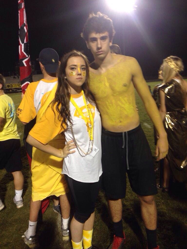 Reagan_w3's tweet photo. @leoserres25 maybe if you hit the weight room you could find a decent looking girl to take a pic with you https://t.co/5uxXe7UZDu