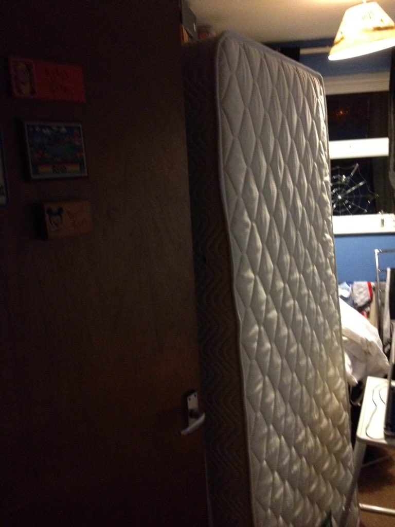RParker1993's tweet image. New mattress has arrived, now the joy of #SortingItOut