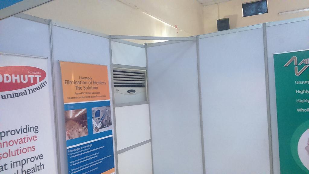 Reddhutt's tweet photo. NIGERIA POULTRY SHOW ....Loading https://t.co/iaC0oPokmk