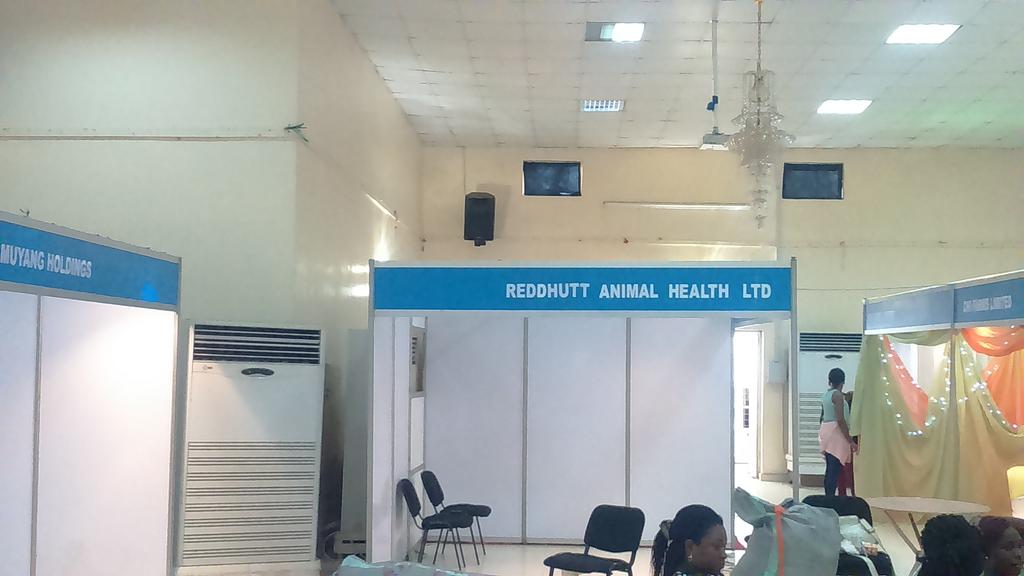 Reddhutt's tweet photo. NIGERIA POULTRY SHOW ....Loading https://t.co/iaC0oPokmk