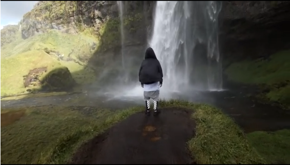 vulture's tweet photo. You should take a listen to @JustinBieber’s honesty-fueled #IllShowYou: https://t.co/7LhdeLNWD7 https://t.co/ej2ZbP3Xp5