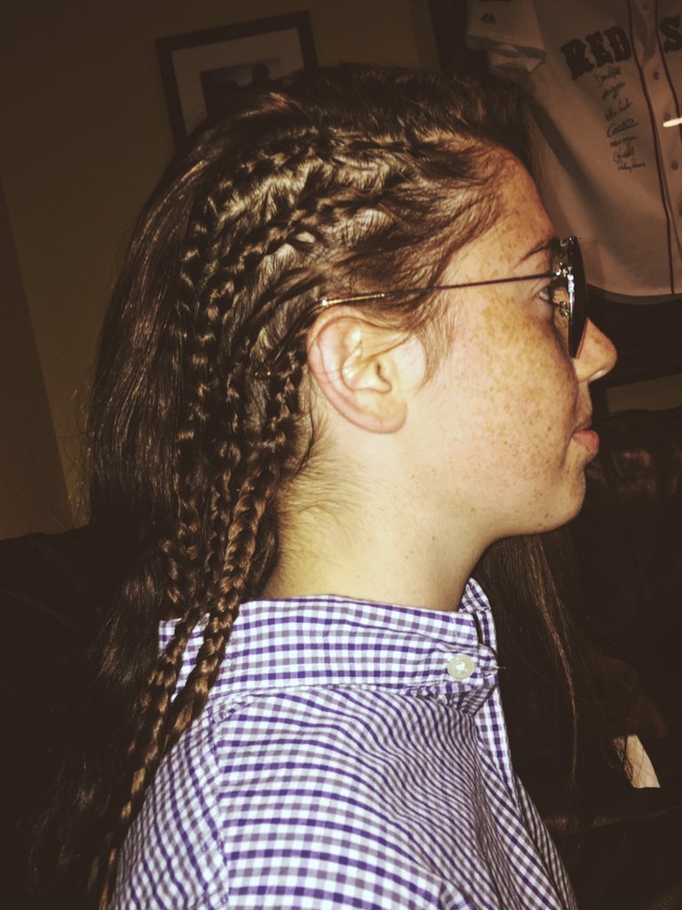 extraemail298's tweet photo. These corn rows tho🌽 thanks @caleighreagan 😘 been growing these locks since the 3rd grade!💁🏻 #lusheslocks #darec https://t.co/L3sN01EpL5