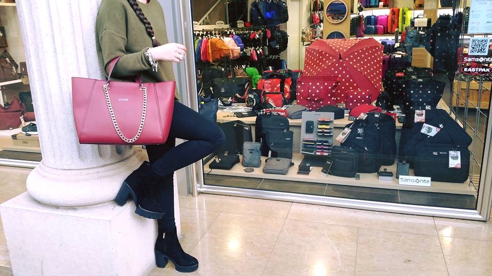 PetitTravel's tweet photo. #GUESS a Petit Travel de #SabadellCentre 
https://t.co/n65Rzqx2LK https://t.co/M6Gcp0Gij7