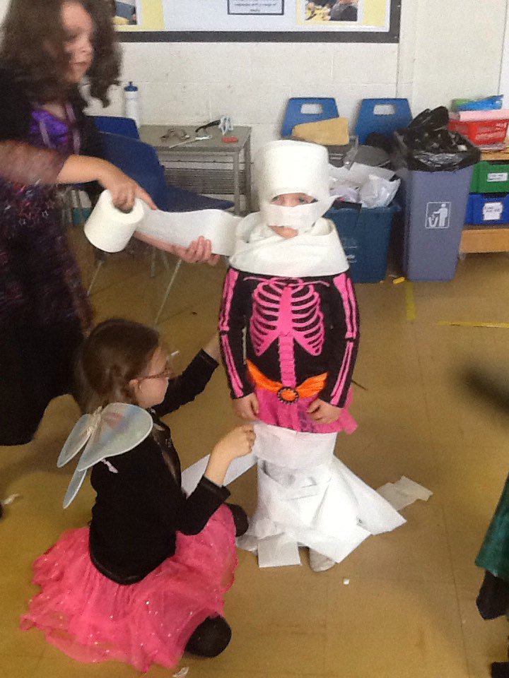 fazkids's tweet photo. Mummy wrap game #partytime #games https://t.co/8oda6ey5LZ