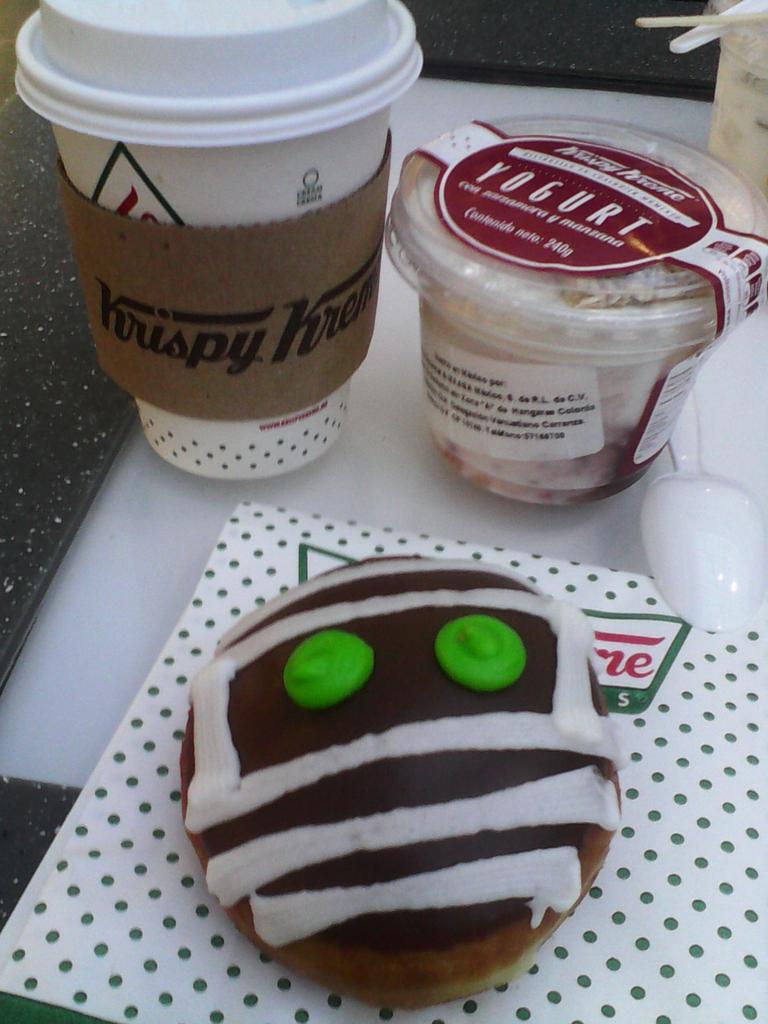 MonStar003's tweet photo. Almost missed the #KrispyScreams this year but, guess it's better late than never! Hehe. #KrispyKreme https://t.co/48zKpLxR18