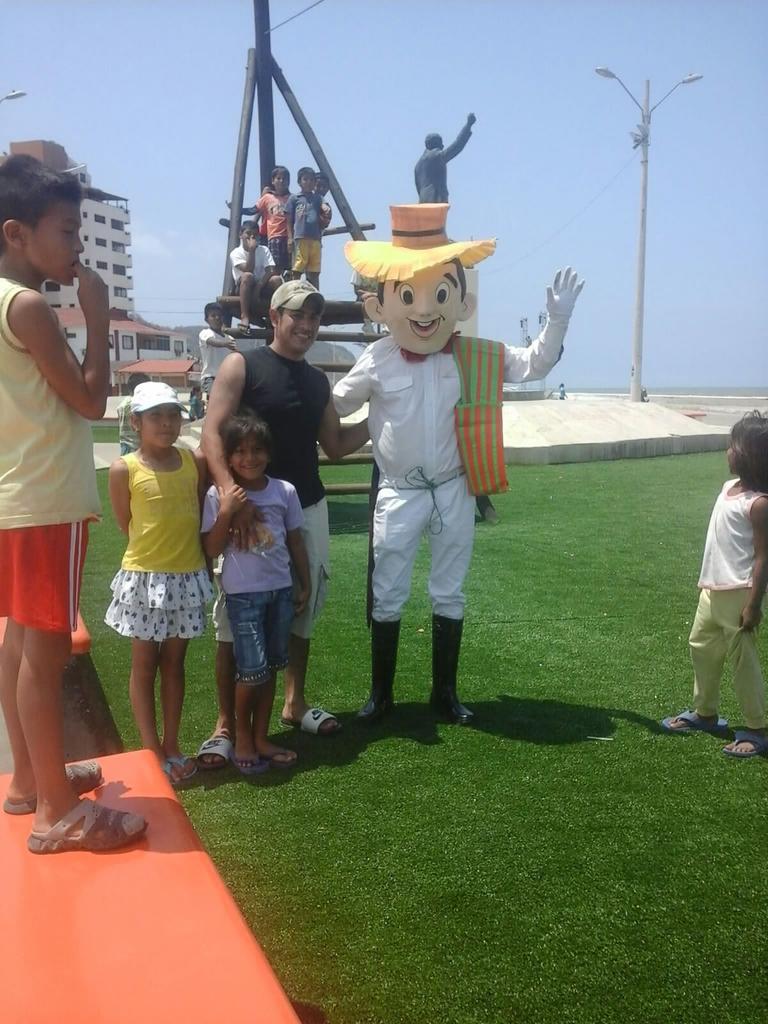 PrefecturManabi's tweet photo. Todos invitados a la Feria Gastronómica y Artesanal en el malecón de #BahiaDeCaraquez #ManabiEsTodo https://t.co/GJp4czD7O4