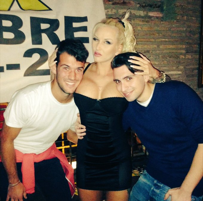 ☆With my FANS !!! Sex convention GARDASEX 2015😉🔞💦💖💥👅💣🔥🔝 @pornostarITA @HotAdultModels @brillbabesxxx<a href="/tag/pussykat"class="tags"><span>#pussykat</span></a>