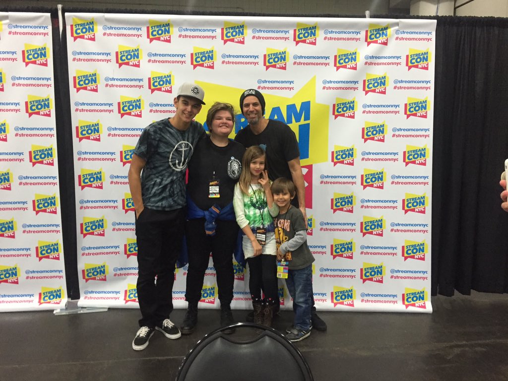 spacespasm's tweet image. streamcon!!!!❤️