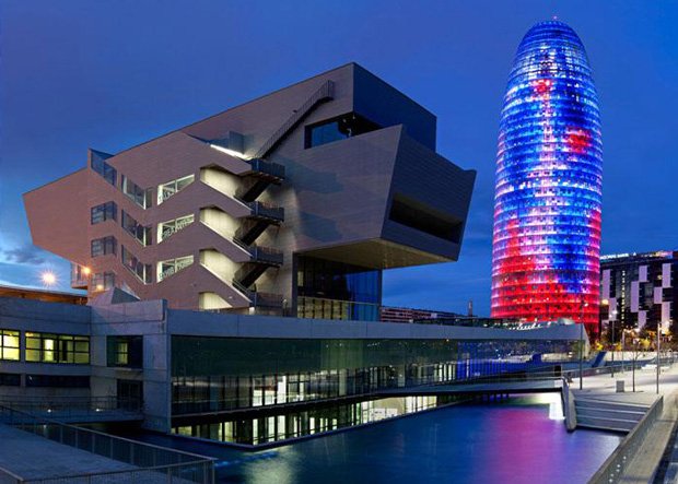 proyectodiseno's tweet photo. Dos nuevos museos de #diseño en España: https://t.co/dSLvJsrtc3 https://t.co/8Gi0HbBn4m