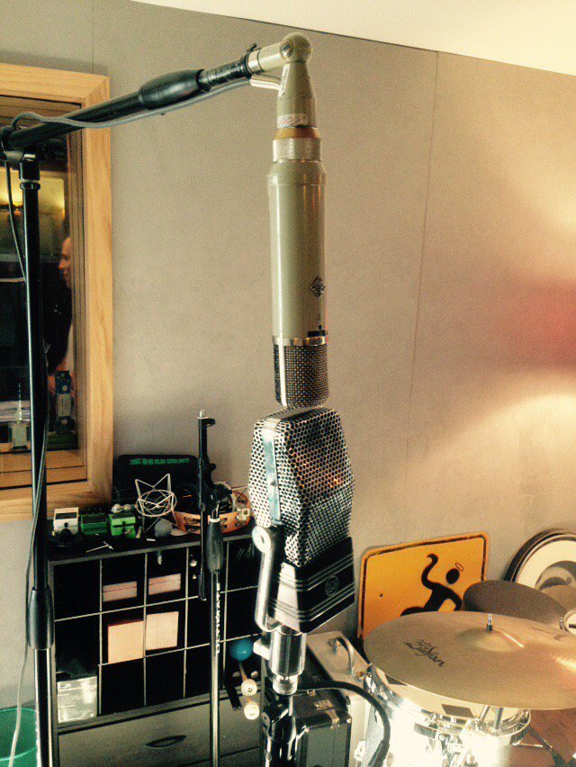 BrianWarwick_'s tweet photo. Name today's source. What am I recording today? #studiotime #studiolife #MIC @TELEFUNKEN_Mics #rca44 https://t.co/bgqYVsL4tr