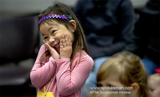 Spokesman_Photo's tweet image. Kathy Plonka photo: Hana Blickenderfer listens to #music during #MusicalMonday at #HaydenLibrary on Monday.