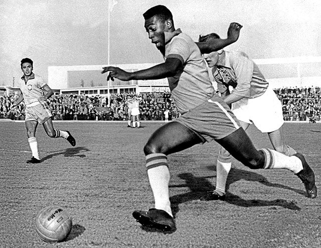 Wikipedia on X: Pelé, who recently turned 75, began playing for the Brazil  national team at 16.   / X