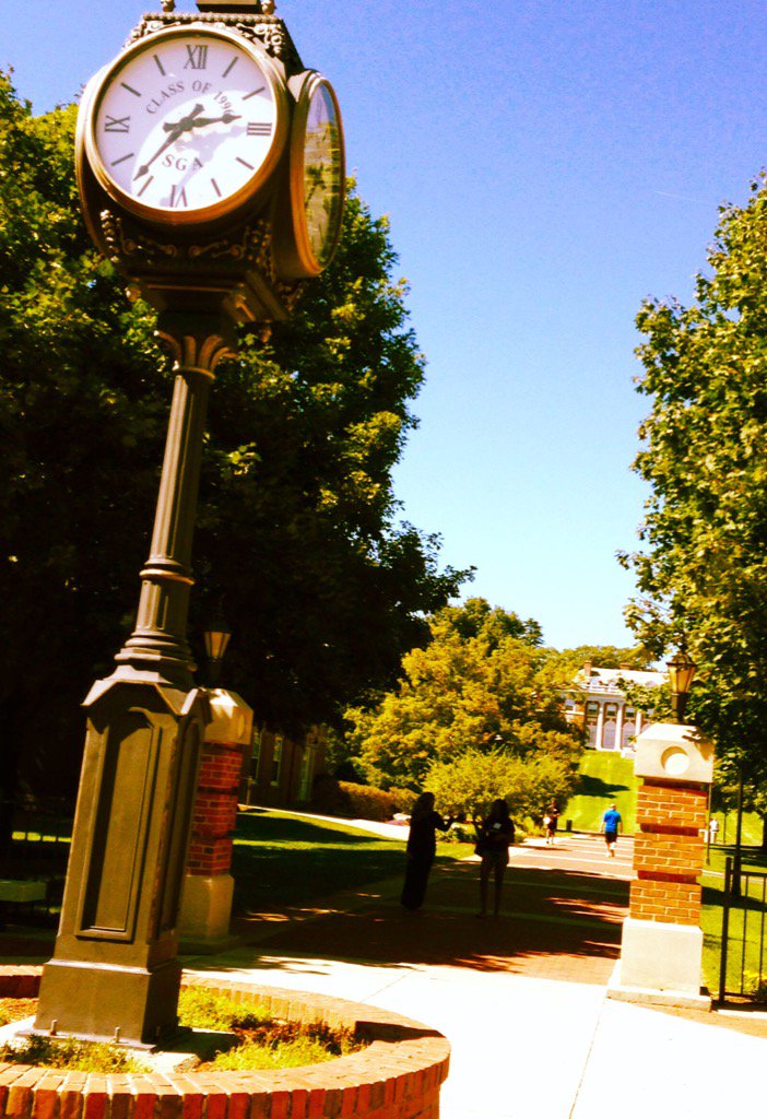 cmmurphy41's tweet photo. Another beautiful day on the Stonehill campus. @MaureenEBoyle1 https://t.co/fmPVq2mp7p