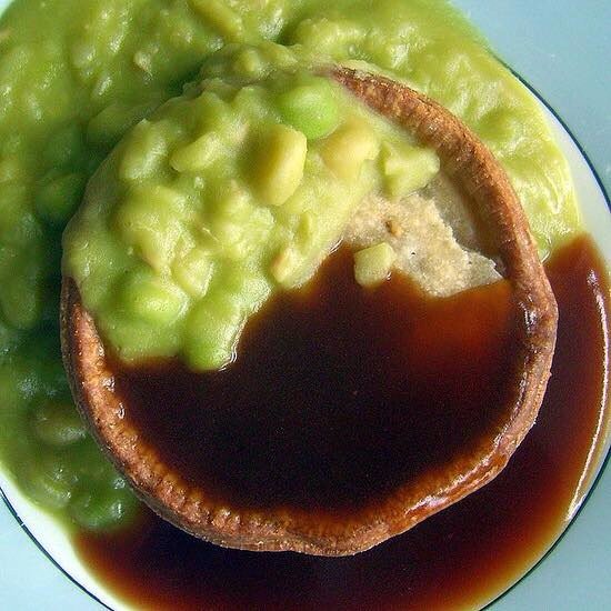 Bankhouseinn's tweet photo. Bonfire night #5thnovember #fireworks #pieandpeas #pudsey #leefs https://t.co/qUz8gE3VAA