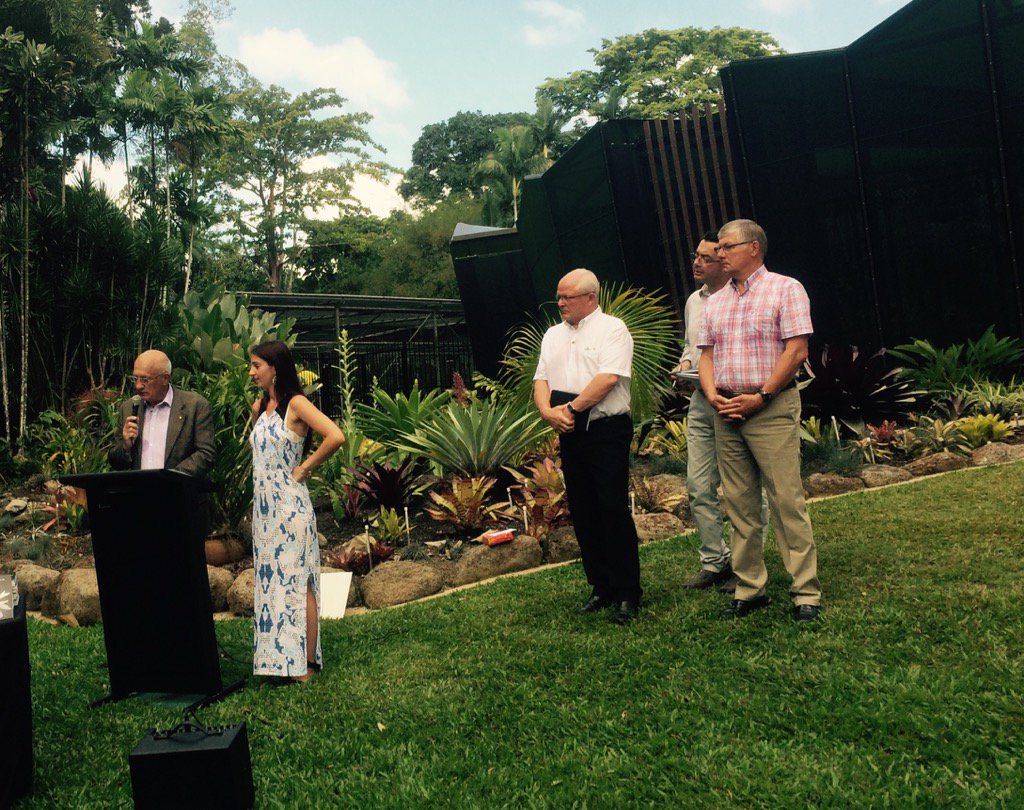 Sun was shining this morning for Mayors of Villers Bretonneux and Corbie at Cairns Botanic Gardens.