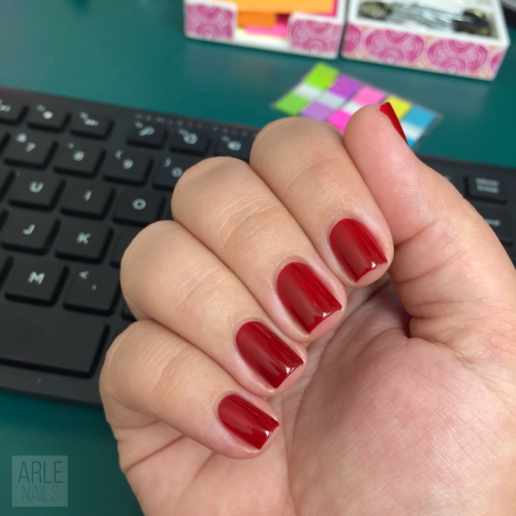 arle_nails's tweet photo. @OPI_PRODUCTS #vodkaandcaviar #rednails https://t.co/jA4bSLicwI
