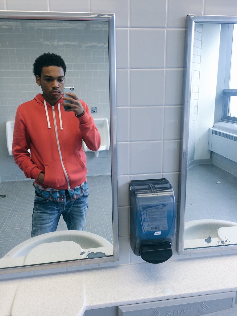 Ayoo_Chris17's tweet photo. Have i glo'd yet ? 😅💎 https://t.co/qsaUSCSnKq