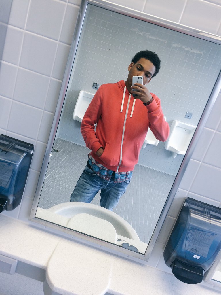 Ayoo_Chris17's tweet photo. Have i glo'd yet ? 😅💎 https://t.co/qsaUSCSnKq