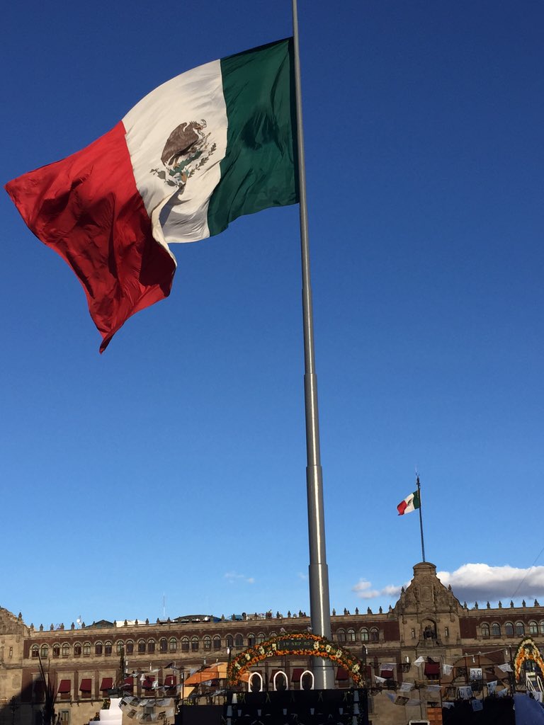 epigmenioibarra's tweet photo. En este México herido,saqueado y humillado todos los días es día de muertos. https://t.co/4cTzMDmu0Y