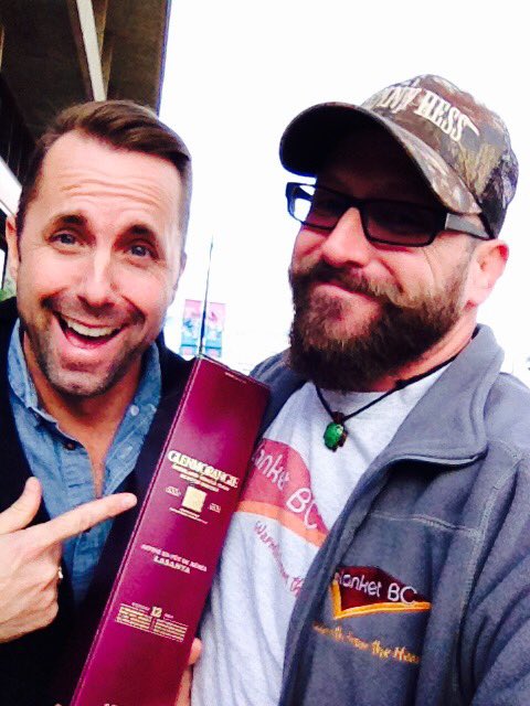 bbcgregory's tweet photo. Great to hang with good friend @michaeleckford today @originaljoes #HugeLaughs #Beer #Bourbon & a wee bit of Scotch! https://t.co/9NacsS6TJg
