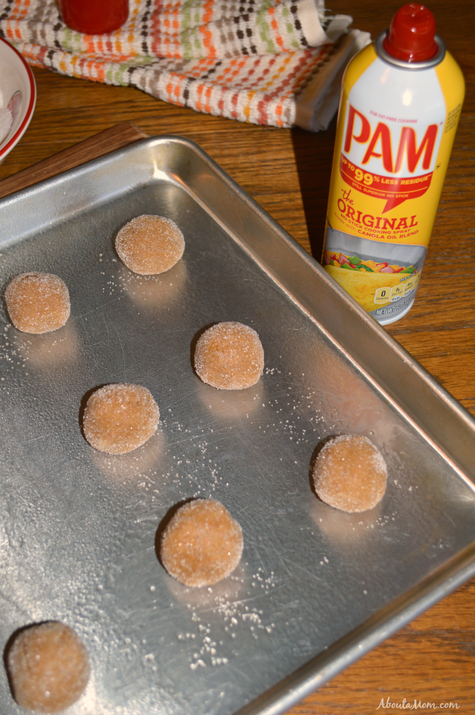 aboutamom's tweet photo. Check out these practical everyday baking hacks using #PAMCookingSpray! #ad https://t.co/7jUAinIcXn https://t.co/EvAg7bwGM7
