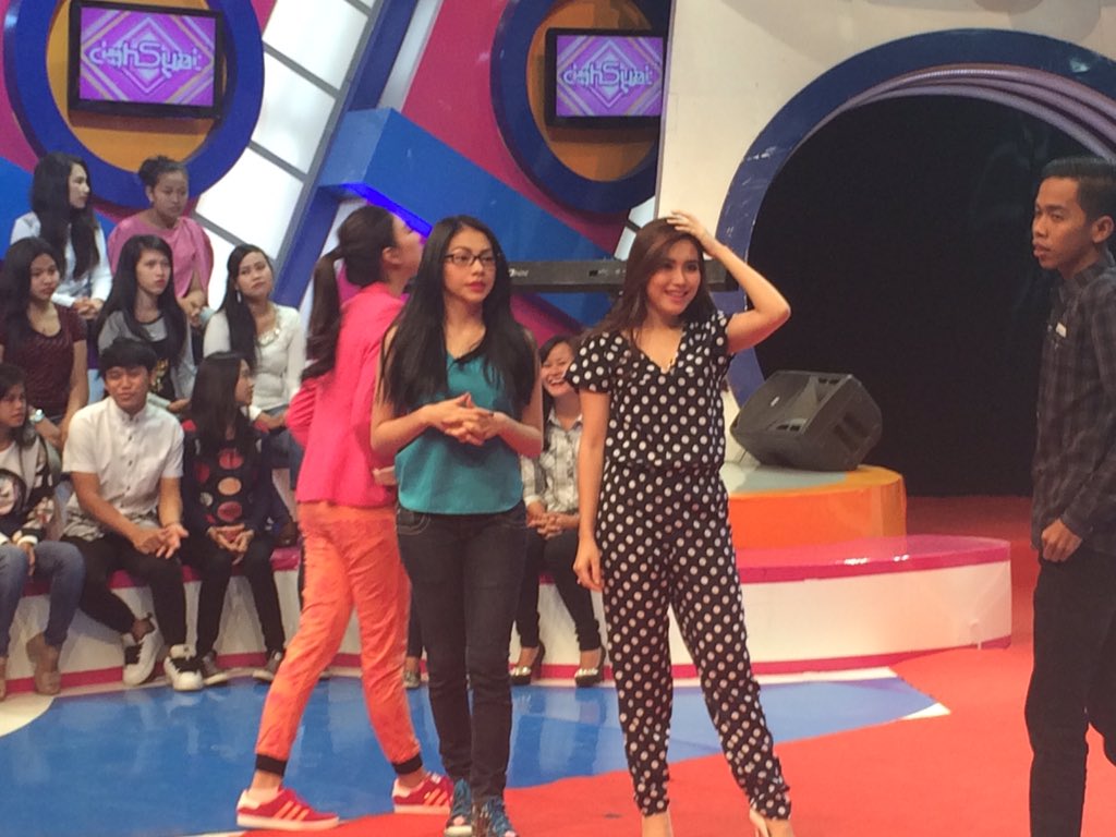 dahSyatMusik's tweet photo. Kalo kata @aytingnew92 CECEPY itu Cewek Cewek Happy :D #dahSyatnyaCariJodoh https://t.co/UmIp65qKiY