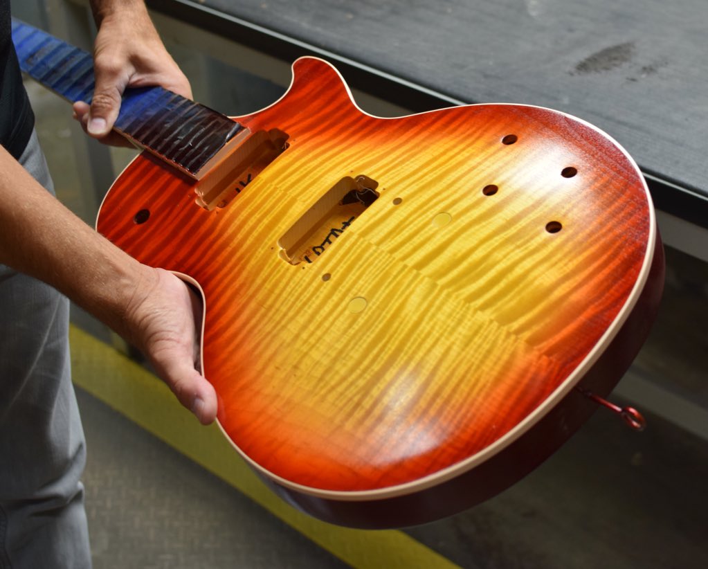 gibsonguitar's tweet photo. Our #mondaymotivation? A beautiful burst on a beautiful top. https://t.co/YSsOBKyAS4