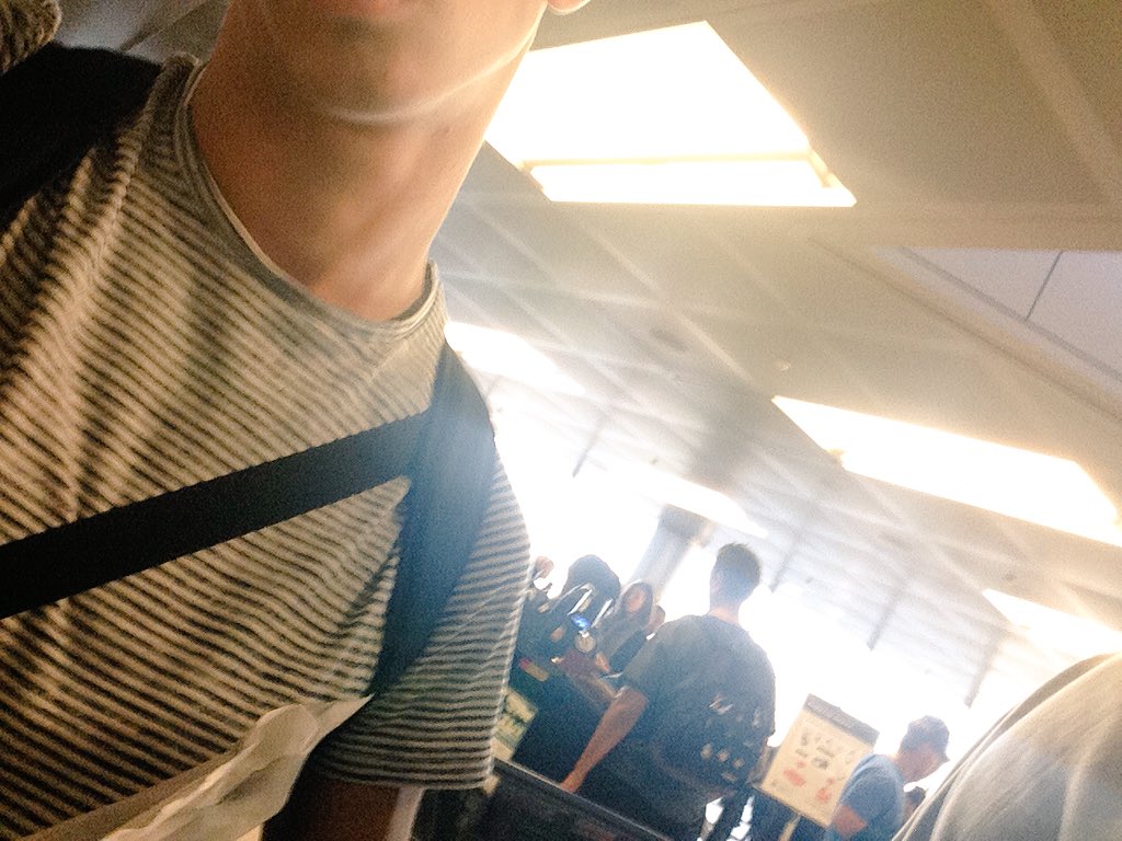 Housnii695's tweet photo. Waiting at the airport 😩🇺🇸 https://t.co/S7Ndc7edRd