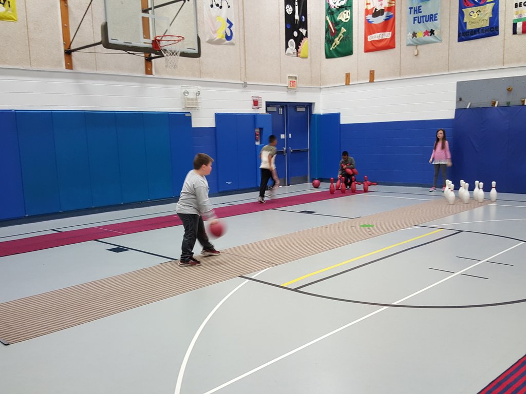 mrsstonesclass's tweet photo. Rolling in strikes and spares! #windsorbowl @cathyholbrook @WindsorWildcats https://t.co/CGeVVMw2P7