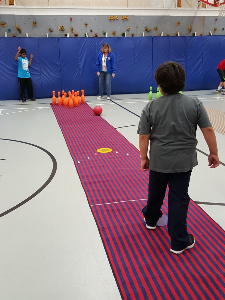 mrsstonesclass's tweet photo. Rolling in strikes and spares! #windsorbowl @cathyholbrook @WindsorWildcats https://t.co/CGeVVMw2P7