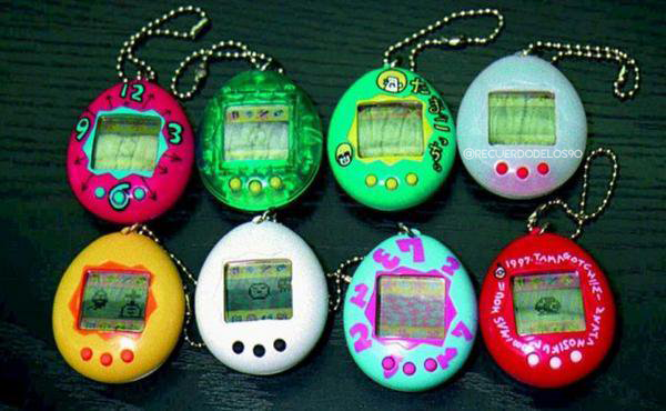 RecuerdoDeLos90's tweet photo. RT SI TÚ TAMBIÉN TUVISTE UN TAMAGOTCHI! 😍😳 https://t.co/98EvGVdUSs