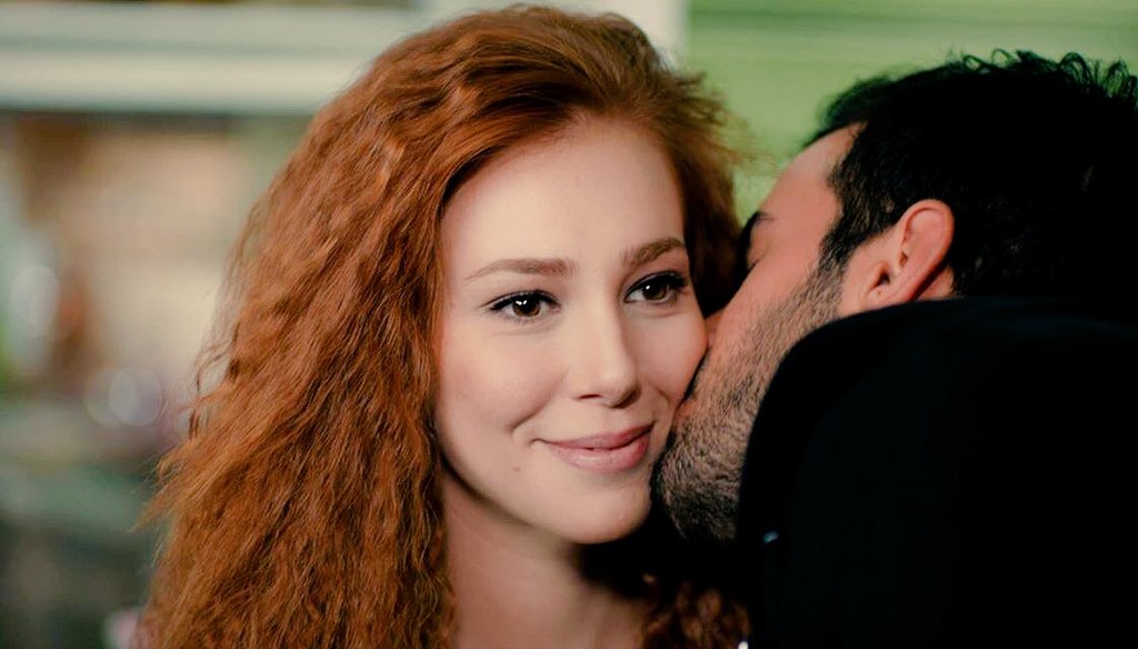 kiralikaskdizi's tweet photo. SICAK SICAK! | #KiralıkAşk'ın 20. Bölüm 2. Fragmanı ÇIKTI! İzlemek için tıklayınız: https://t.co/rM4hUUiGce https://t.co/GHQJMc0M3a