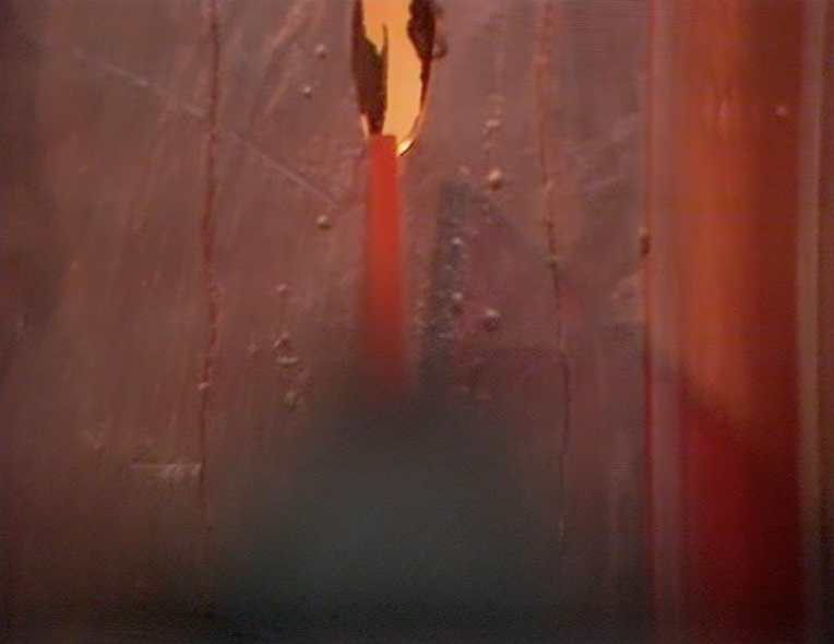 Blakes7Diary's tweet photo. The Ogron’s 'beam' was the reflection of a light shone down the edge of a sheet of Perspex. #DoctorWho https://t.co/6cpHERfppw