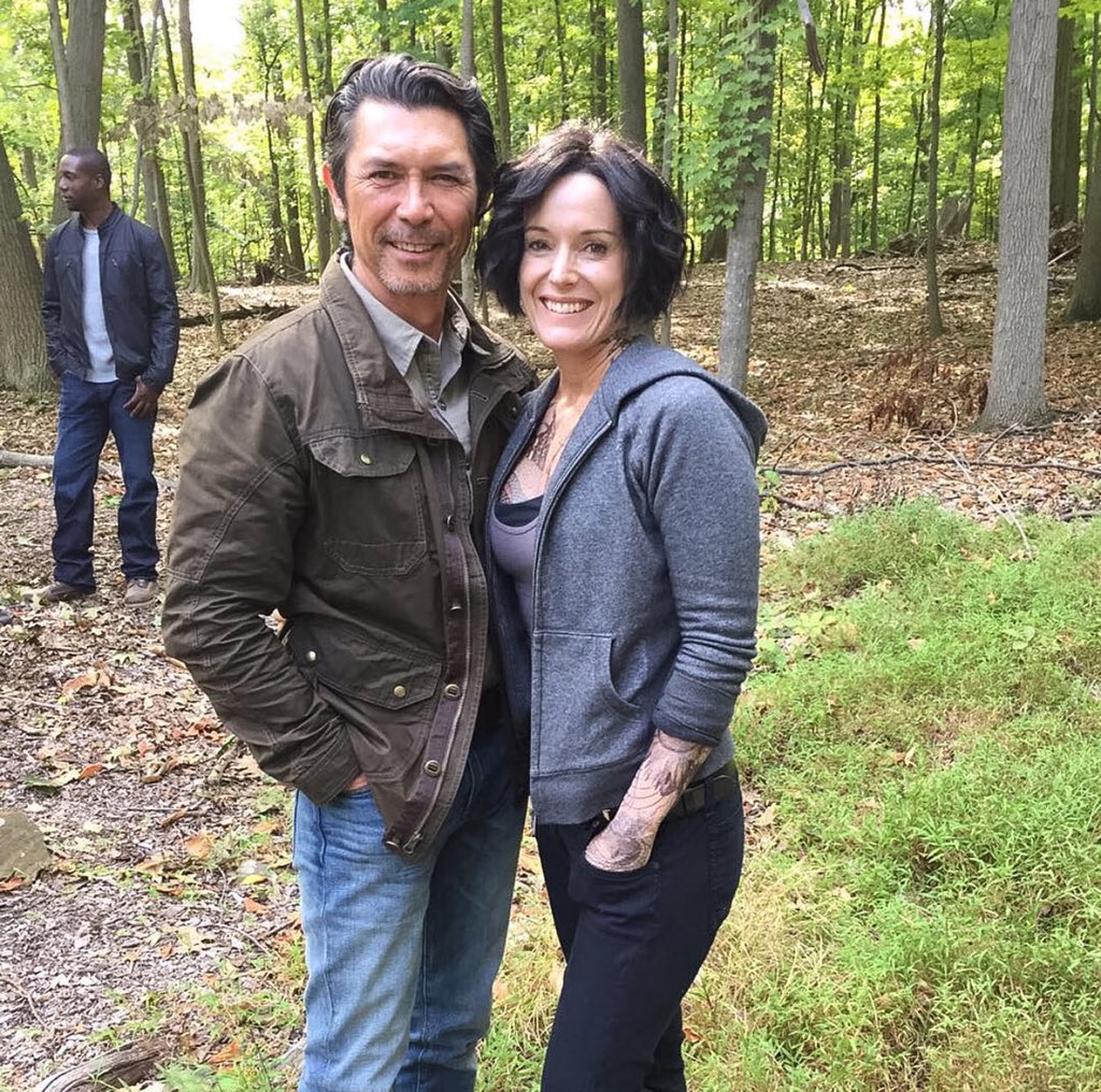 superboxtv's tweet photo. @jaimiealexander twin @kyfurneaux on set of @nbcbkindspot w/ Hwood legend @LouDPhillips #stuntlife #nbc #blindspot https://t.co/bOdM0auKFS