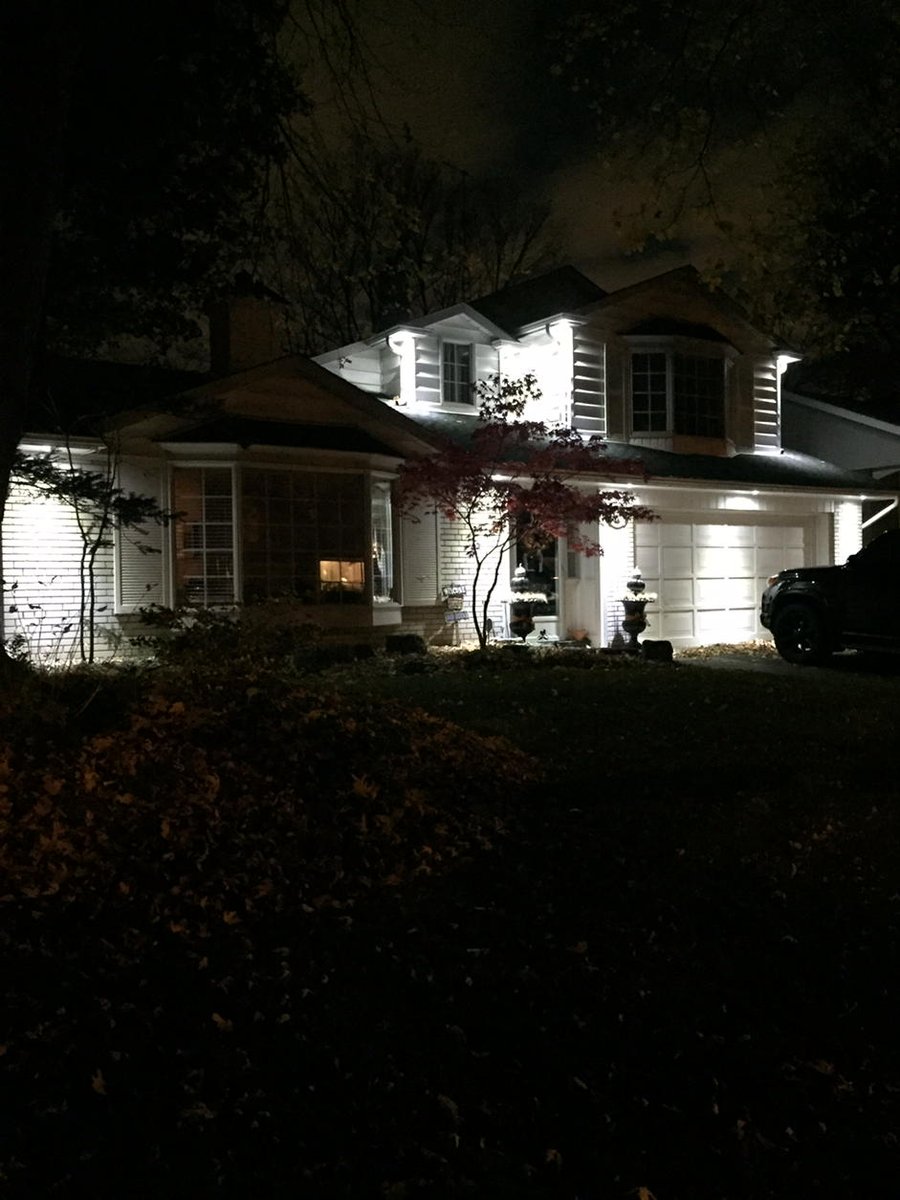 jasoncodell's tweet image. Pot lights add to the late night curb appeal. #Toronto #Realestate