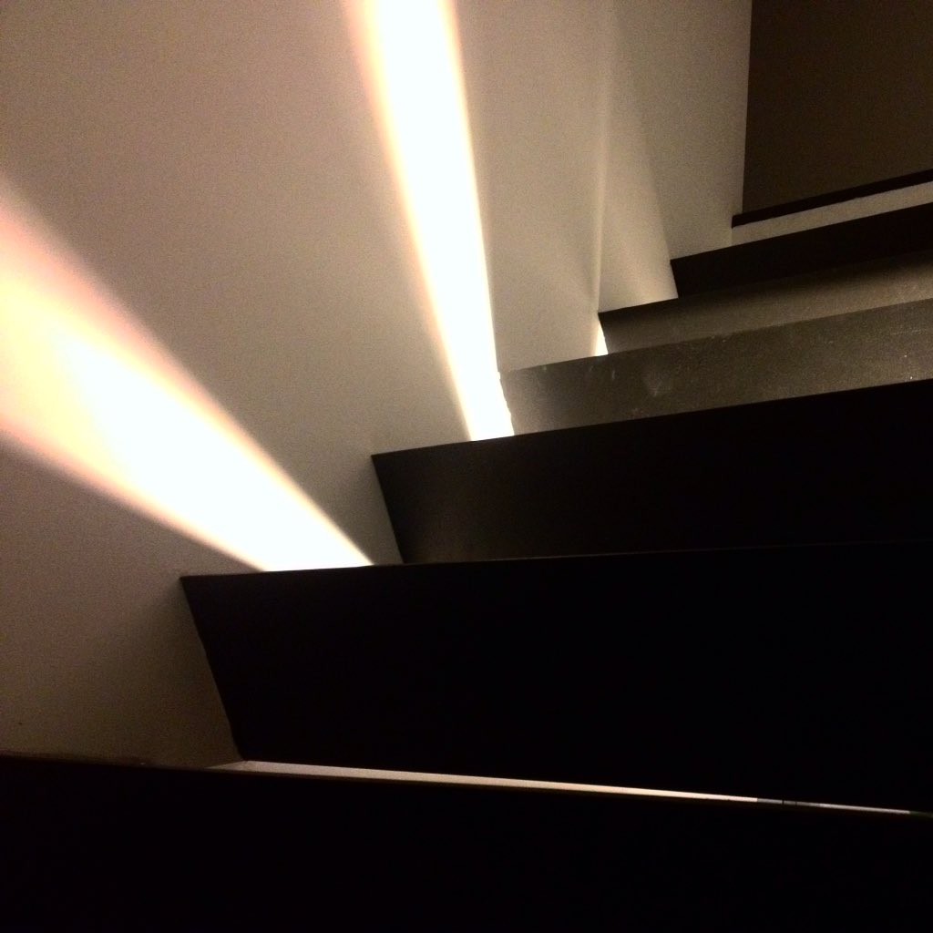 fclsarl's tweet photo. #escalier #triangles #acier #scellement #revêtement pvc #reservation accastillage futur #fcl's teamwork #archi https://t.co/P5W2iMSzOg