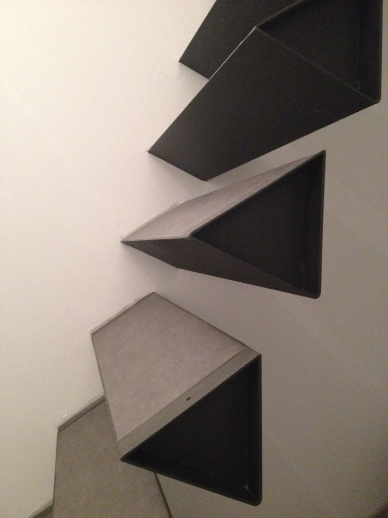 fclsarl's tweet photo. #escalier #triangles #acier #scellement #revêtement pvc #reservation accastillage futur #fcl's teamwork #archi https://t.co/P5W2iMSzOg