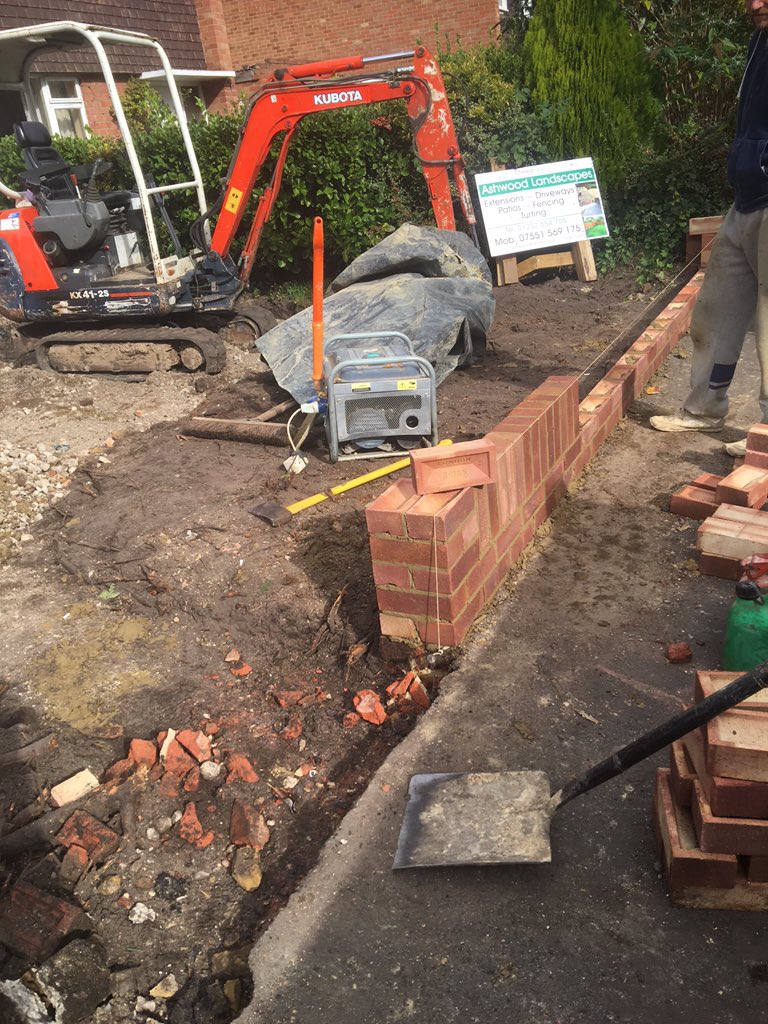 johnny_11carey's tweet photo. #driveway #wall #rootgrinding #b4anafter #weekswork https://t.co/af1NHke441